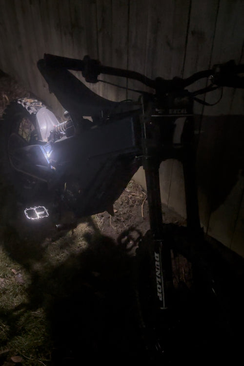 BATTERY POWERED ROCKLIGHT